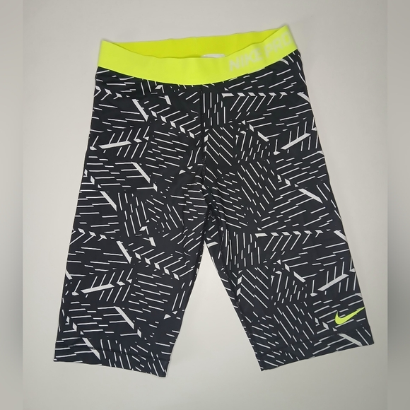 Nike Pro Biker Shorts Size Medium - Picture 1 of 5